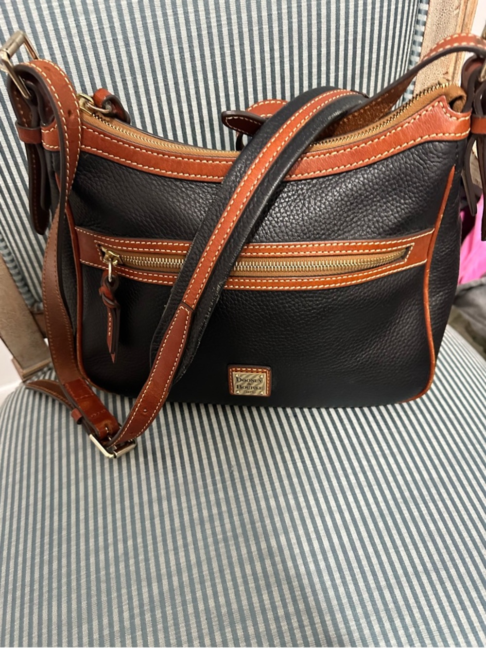 Dooney & Bourke Pebble Grain Piper Crossbody Black Tan Leather Bag - Picture 2 of 9